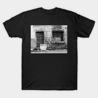 Building in Bale T-Shirt